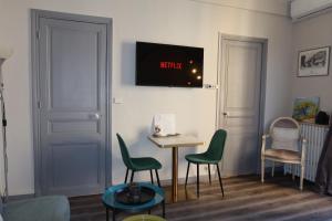 Charming studio overlooking a beautiful garden