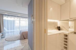 ROYAL PROMENADE Pool Terrace Sea View Air Conditioning