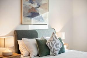 Spacious 1 Bed in Canning Town by Amber Stays, Perfect for Long Term Stays, Sleeps 2