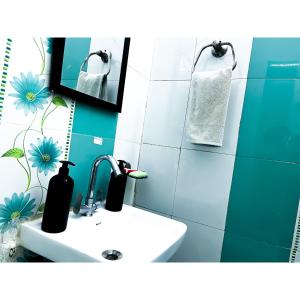 PS4 Pro ,1BHK , 2 King Beds , Kitchen Bathroom