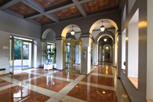 GRAND HÔTEL Golden Square 3 min to Beach Green Corridor View AC