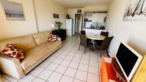 Grand studio 28m2 terrasse exceptionnelle vue mer 180 clim box