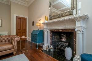 Georgian Elegance with Patio Garden West End - Pass the Keys