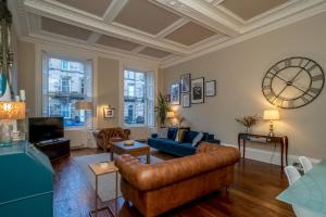 Georgian Elegance with Patio Garden West End - Pass the Keys