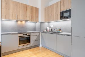 Williams Modern Luxe Suite by the Station