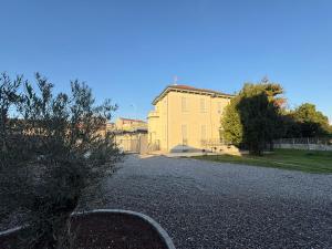 Villa Magenta Rho Fair & Station