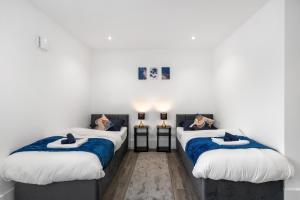 Stylish 2 Bed 2 Bath Hove Apartment - Walk to Station & Beach - Optional Parking - Sleeps 8