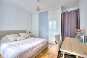 Louis Bonnet - CI - Parisian getaway in a beautiful apartment for 2