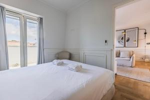 Boulevard Dream II by Innkeeper