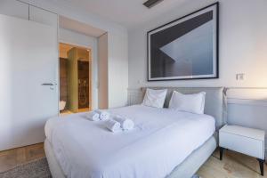 Boulevard Dream II by Innkeeper