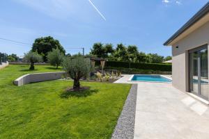 Villa Flores by Briskva