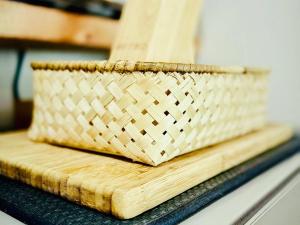 Large Double Suite | Sleeps 8 | 2 Kitchens | 2 CR