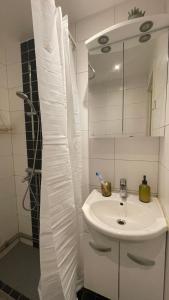 Independent Cozy apartment in husby