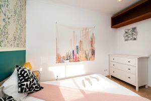 Cozy Apartment in central Almada w Swing Chairs