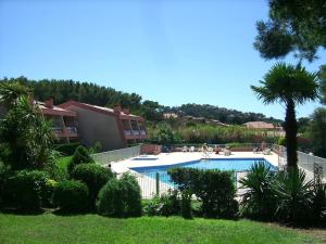 EDENCAU Appartement pour 4 personnes climatisé proche de la mer avec piscine commune au Pradet