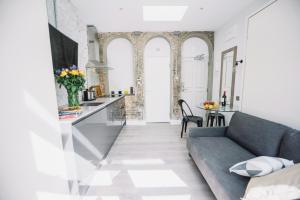 Lovely minimalist micro studio, Notting Hill Area