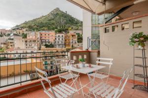 GuestHost - Santantonio House with balcony