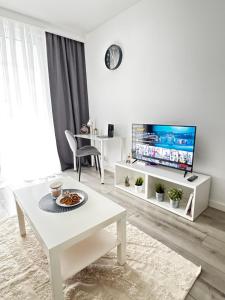 InPoint One Bedroom Apartment with Balcony Self Check-In near Vistula River&Tauron Arena