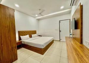 RG SUITES XOTEL BTM Near CENTRAL SILKBOARD METRO STATION