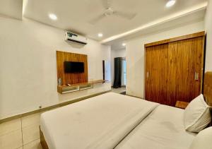 RG SUITES XOTEL BTM Near CENTRAL SILKBOARD METRO STATION