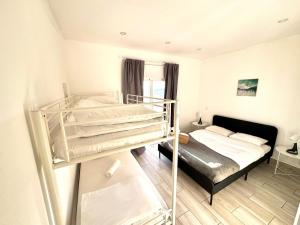 Blife Petrya private rooms at Faro beach