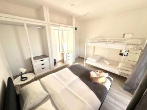 Blife Petrya private rooms at Faro beach