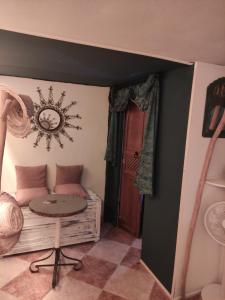 maison Noé , chambre au rez de chaussée sale de bain privative séparer