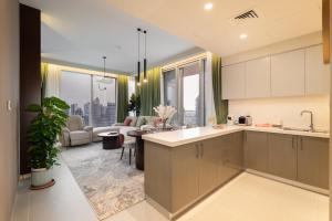 Free housekeeping visits during your stay - StayShort - 2 BR in Downtown Sleeps 4 with Beautiful Views