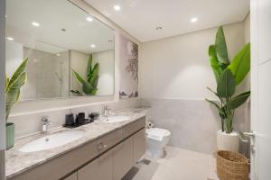 Free housekeeping visits during your stay - StayShort - 2 BR in Downtown Sleeps 4 with Beautiful Views
