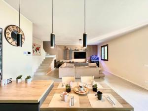 D1MORA Sophie - Villa with pool LAKE VIEW