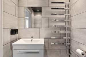 Charming 2-Bed House Purley Station