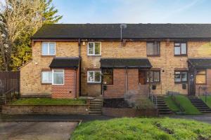 Charming 2-Bed House Purley Station