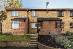 Charming 2-Bed House Purley Station