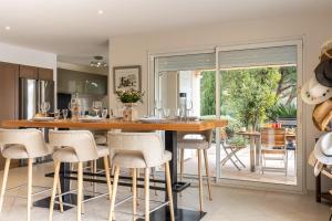 Villa Du Pin 4 with swimming pool and landscaped garden