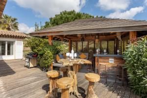 Villa Du Pin 4 with swimming pool and landscaped garden