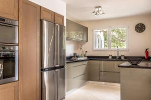 Villa Du Pin 4 with swimming pool and landscaped garden