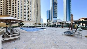 JBR Studio - Steps to Beach & Marina Walk - Pool & Gym