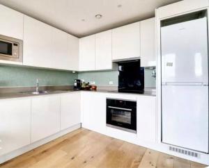 Luxury Apartment Vibrant London Retreat for Creatives