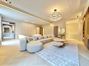 TBS 555 - Exceptional Residence on Avenue Foch