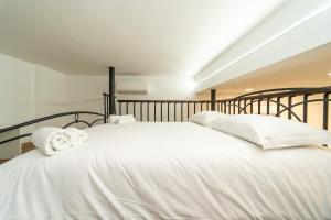 Spacious apartment with WiFi and AC & parking