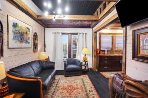 Mid Century Escape, Columbia House Unit C apts