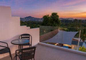 Seaview Bliss 2BR with Balcony Paradise Apartment