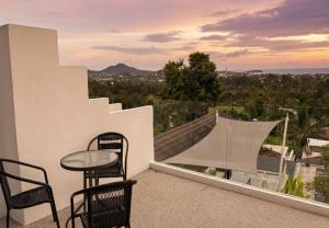 Seaview Bliss 2BR with Balcony Paradise Apartment