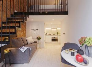 Studio with balcony in Central London