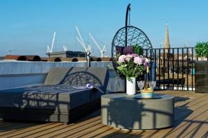 Studio with balcony in Central London