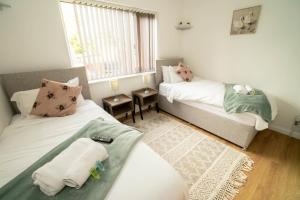 Ravenhill Four-Bed Retreat with parking