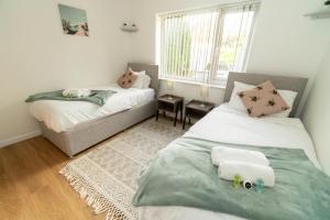 Ravenhill Four-Bed Retreat with parking