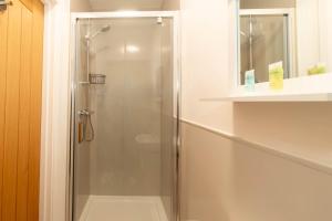 Ravenhill Four-Bed Retreat with parking