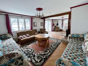 Grande maison - piscine couverte