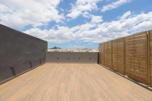 Comfort One Bedroom Apartment with Courtyard by WeHost Athens